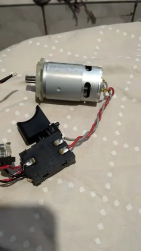 Kit Motor para Parafusadeira/Furadeira 12V + Bateria + Carregador