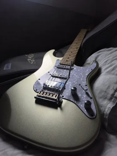 Guitarra Seizi Katana Musashi com upgrades 