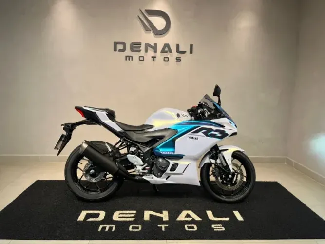 YAMAHA R3
