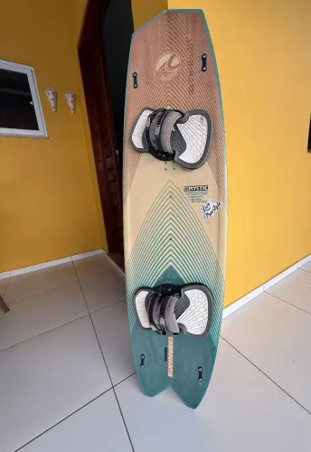 Prancha de kite Cabrinha.