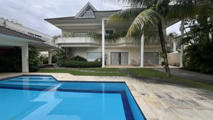CASA COM 5 SUÍTES À VENDA NA BARRA DA TIJUCA - CONDOMÍNIO SANTA MÔNICA JARDINS.