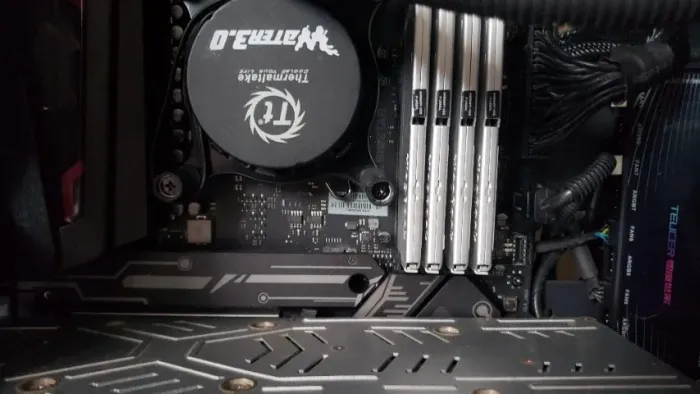 Kit Memória DDR4 4000MHz XMP CL19 16GB (2x8GB)