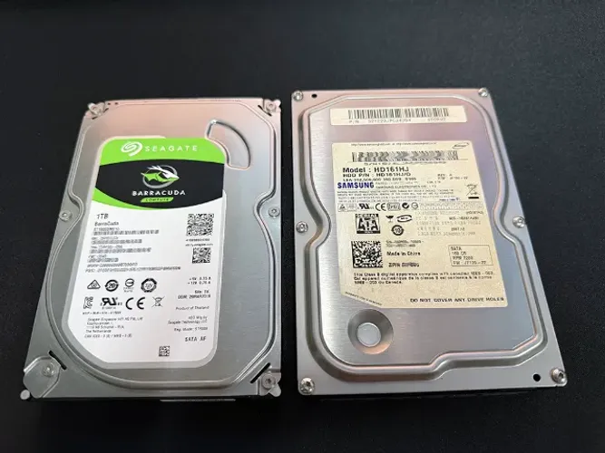 Vendo Kit 2 HDs SATA - 1TB Seagate Barracuda + 160GB Samsung - SMART Saudável