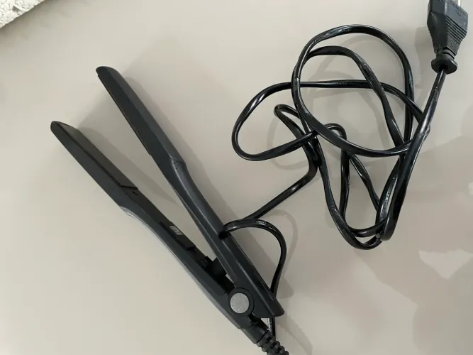 Chapinha / Prancha de Cabelo Taiff Preta Usada