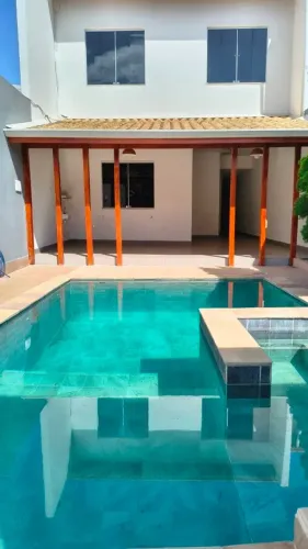 Casa com Piscina no Maria Eugênia