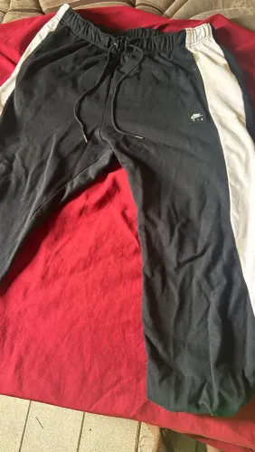 Vendo calça Nike poucas vezes usada. No tamanho gg folgada