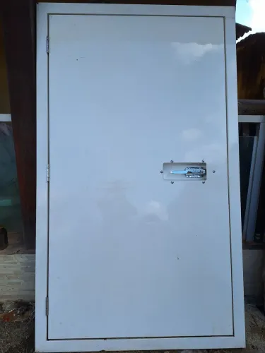 Porta Câmara frigorífico branca C/Buchador alumínio 