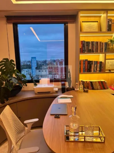 SALA COMERCIAL COM 35 MTS NA AL. LORENA - 2 BANHEIROS - SALA DE ESPERA - VENDA R$ 880 MIL