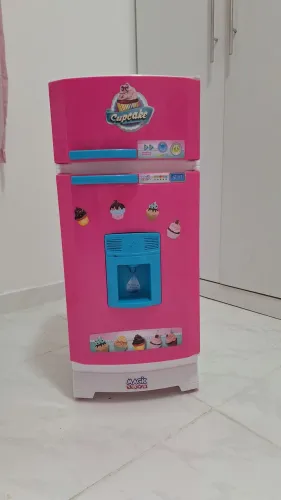 Geladeira Cupcake Sai Água Com Som E Luz - Magic Toys