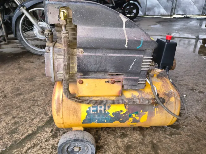Vendo compressor de ar $ 800.