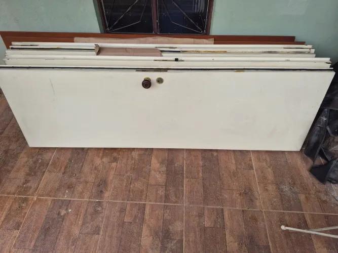 Vendo portas clássicas com molduras