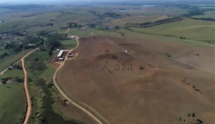 Excelente Fazenda Pecuária - 106 Alqueires no Vale do Paraíba
