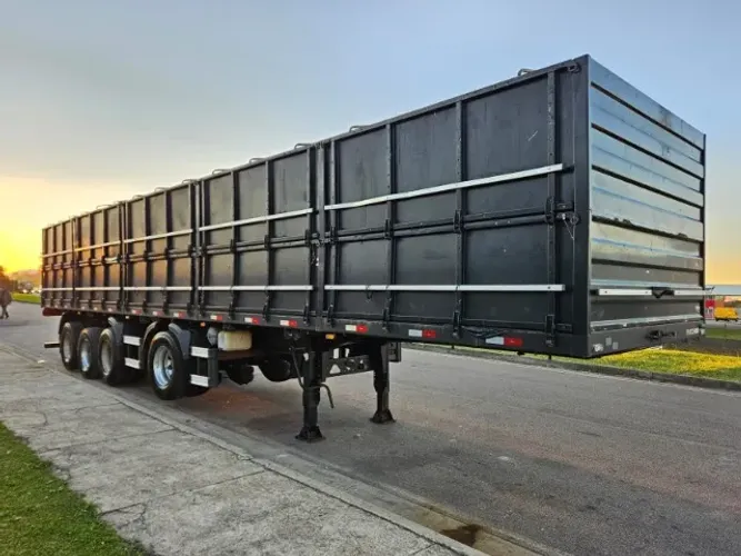 Carreta Graneleiro 4 Eixo Facchini Ano 23 13.5 x 1.80 mts chapa Xadrez Com pneus
