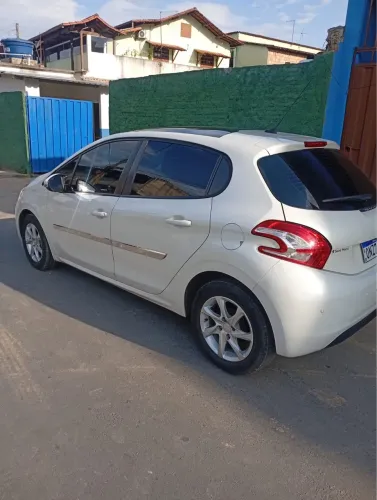 Peugeot 208 Allure 1.5 Flex 8V 5P 2014