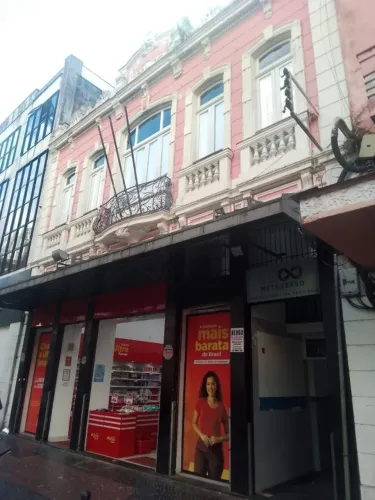 DOIS AMPLOS ANDARES: 440M² NO MELHOR PONTO DO CENTRO DE PETRÓPOLIS
