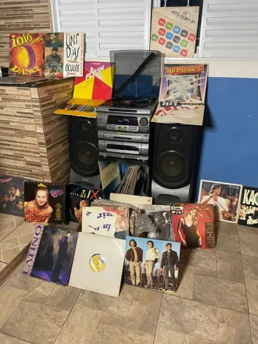 Vendo Som Sony antigo , vinil e cd ,fita , rádio, RCA.