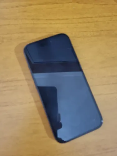 Vendo iPhone 15 de 128GB em estado de novo!