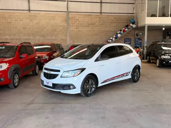 Chevrolet Onix Hatch Effect 1.4 8V Flex Power Mec. 4P 2015