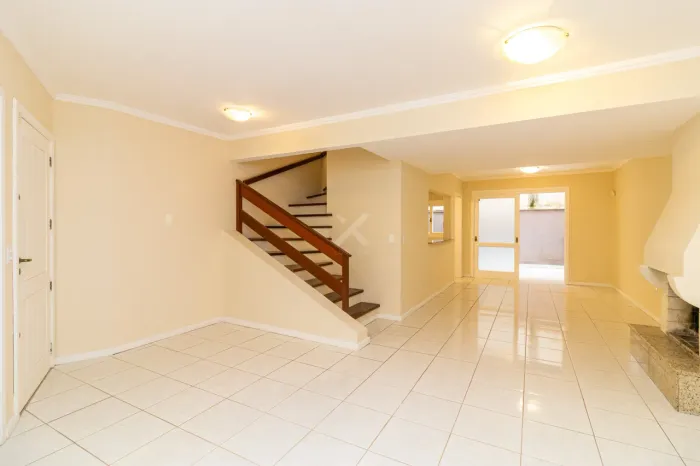 Casa em condomínio com 369m2 e 3 dormitórios, para locação no bairro Boa Vista!