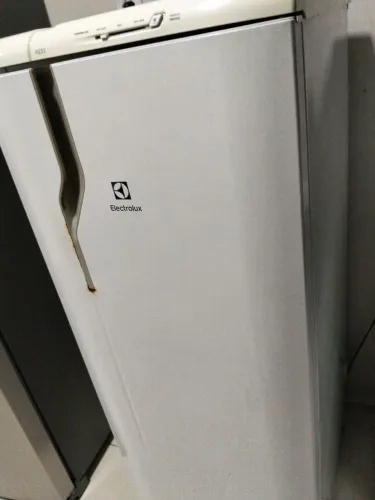 Geladeira 700,00