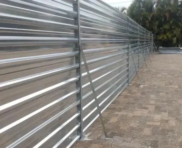 Fornecimento e Instalação de Tapumes para o seu Terreno - Engenheiro Civil