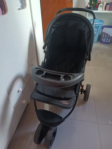 Vendo carrinho de bebê unissex