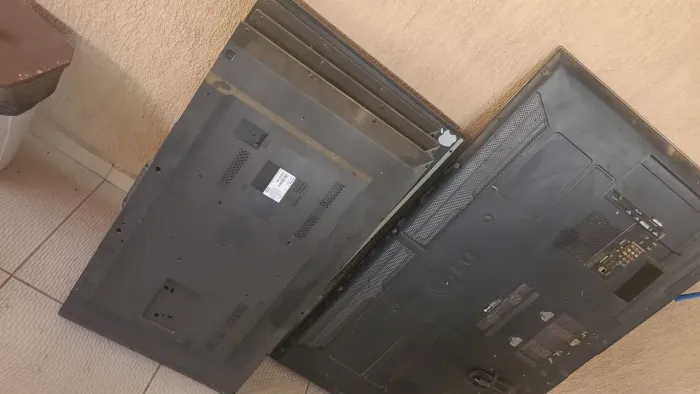 5 TVs para sucata ou tentativa de reparo