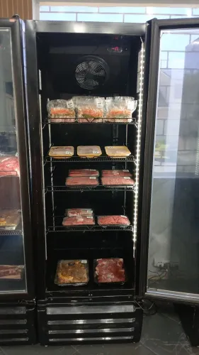 Expositor/Cervejeira EXCELENTE com Porta Expositora 500L Litros até -6°C 220V 