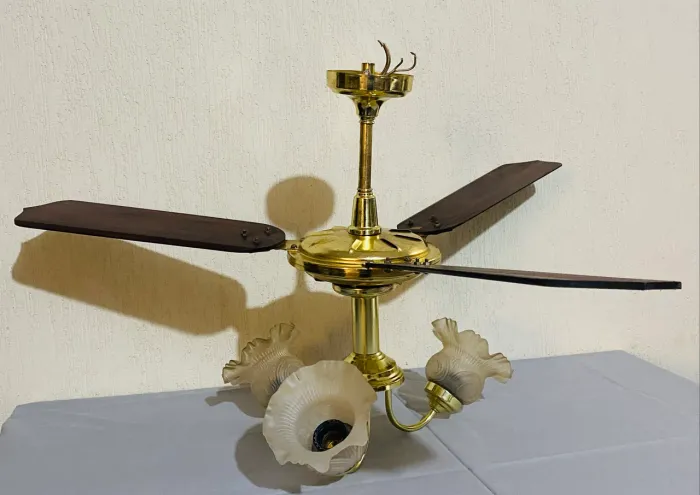 Ventilador de teto vintage com lustre