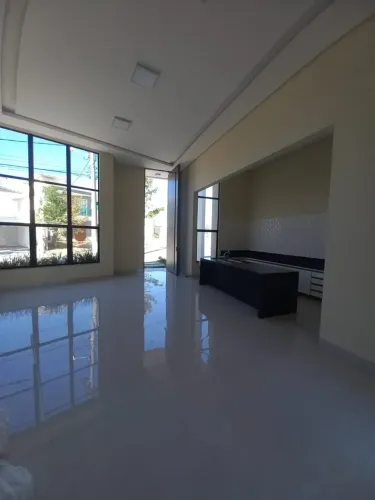Imóvel para aluguel e venda tem 235 metros quadrados com 4 quartos em Lagoa - Macaé - RJ