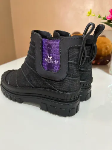 Bota Wandinha 31/32 sem uso. Não serviu na minha filha. Retirada. R$75