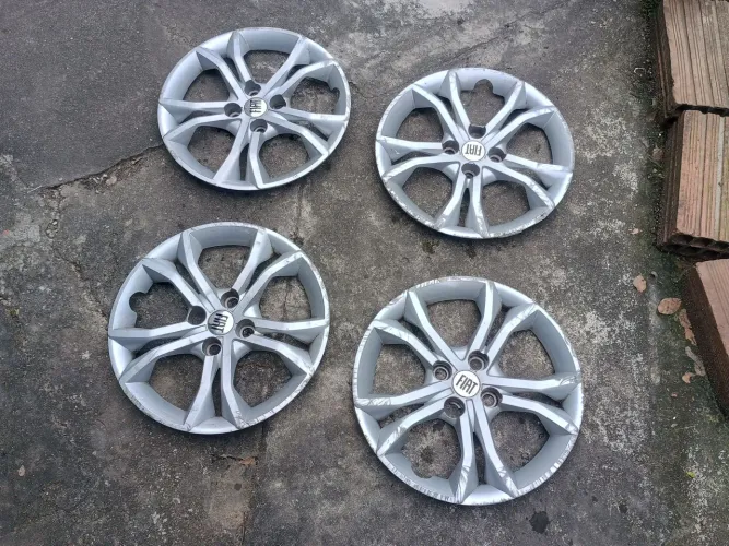 Vendo jogo de calotas originais Fiat argo