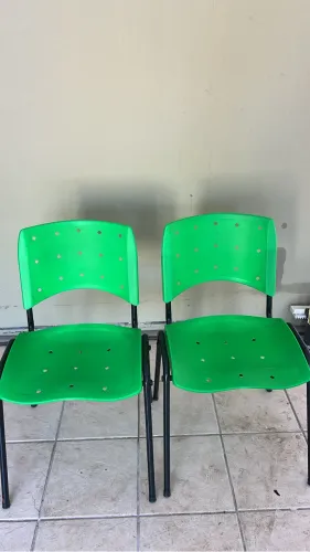 Cadeiras empilháveis