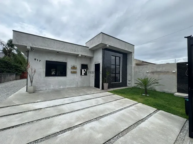 Casa nova com espaço de terreno em Shangri-lá