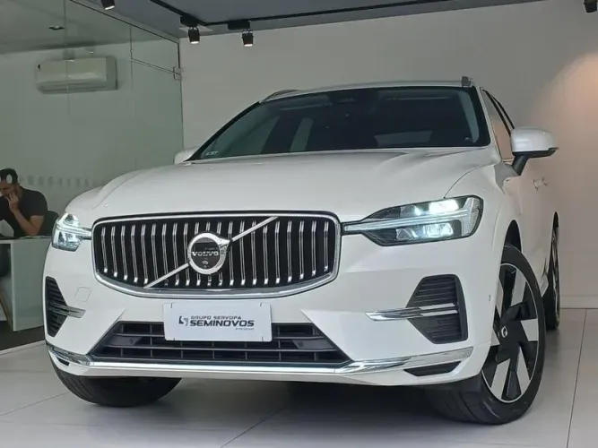 Volvo XC-60 T-8 Ultimate 2.0 AWD (híbrido) 2024