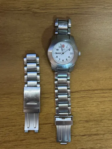 Relógio Swiss Army Clássico (funcionado no estado)