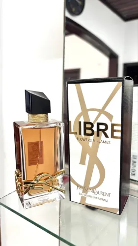 Libre Flowers e Flames 90ml