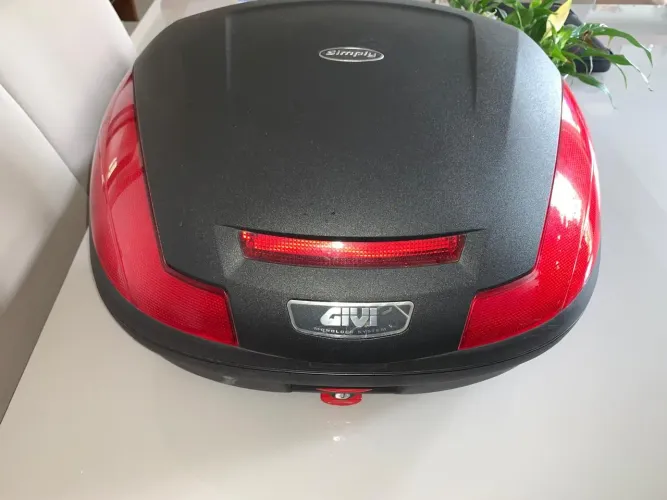 Bauleto Givi E-470N Monolock Simply Lente Vermelha 47 Litros