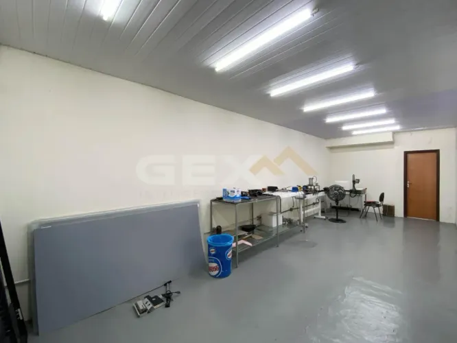 Galpão à Venda no Bairro Bom Pastor com 400 m² em Divinópolis/MG.