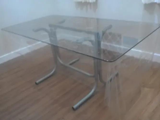 Vendo mesa de jantar pra 6 cadeiras