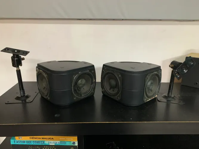 Par de caixas Surround bipolar Phillips FB550 (detalhes)