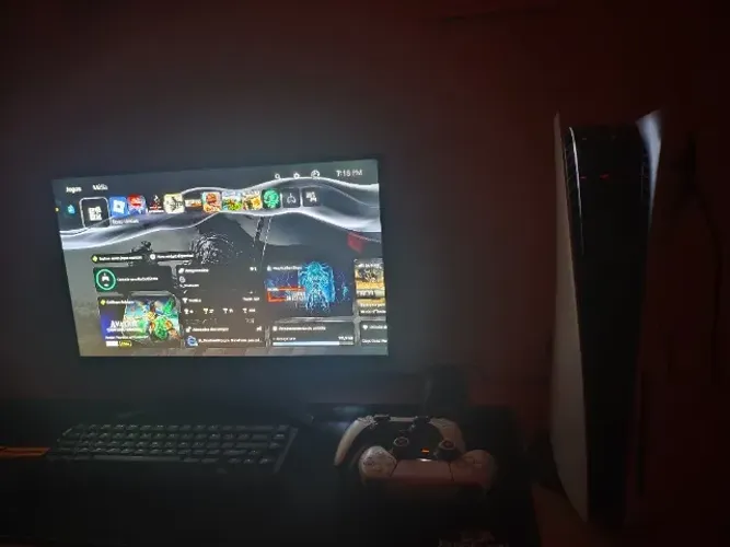 PS5 com 2 controles
