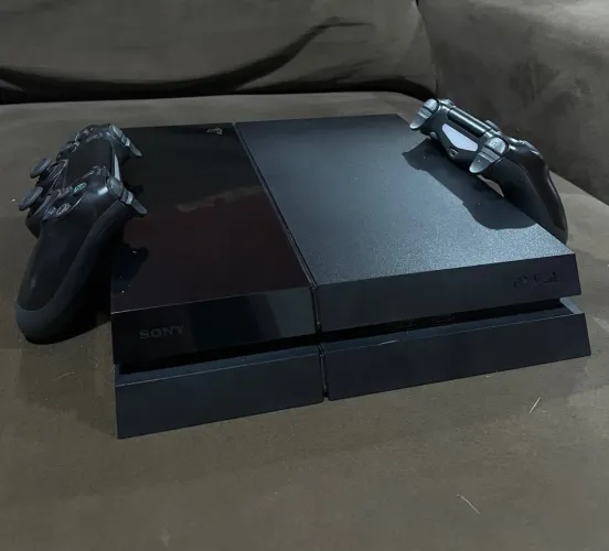 PS4 FAT 500Gb + Dois controles !!