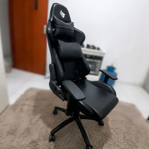 Cadeira Gamer Pichau Gaming Black Reclinável com Regulagem de Altura.