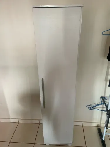 Armário de cozinha vertical semi novo 
