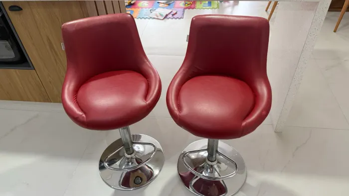 2 banquetas giratórias couro vermelho Tok&Stok