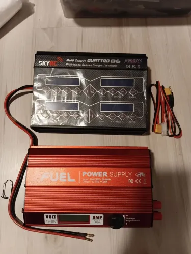 Fonte fuel e carregador skyrc 