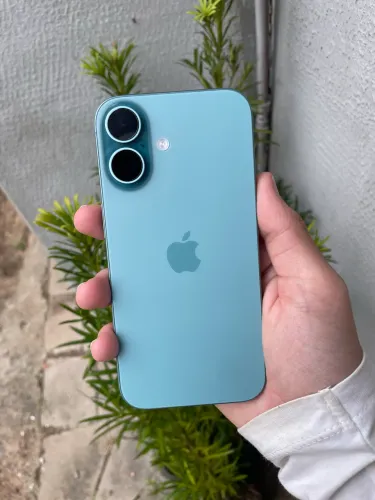 Apple iPhone 16 