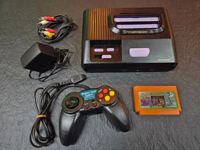 DAYNAVISION 4 "Clone NES 8Bits"