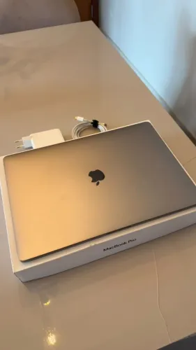 (OPORTUNIDADE) MACBOOK PRO 15P com Touch Pad - i7 | 16GB | 512GB SSD